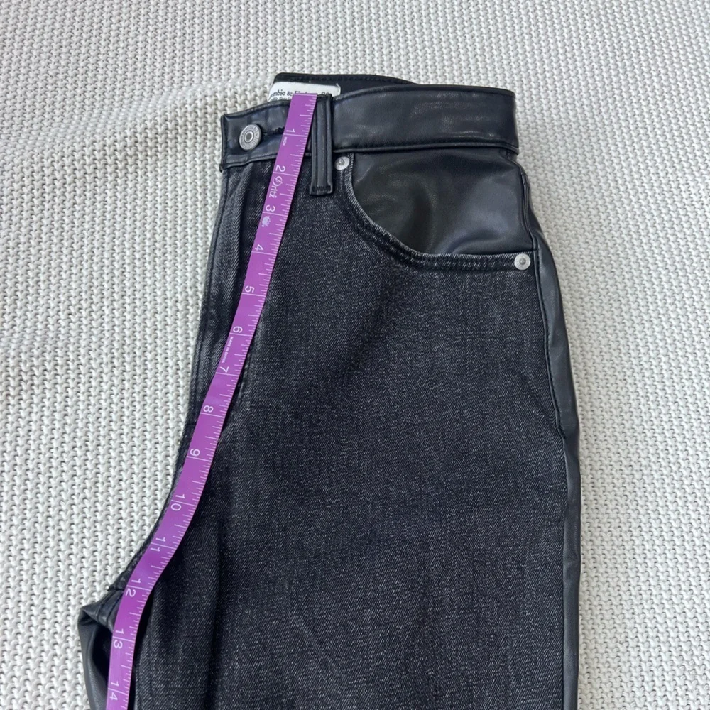 Abercrombie & Fitch sleek black